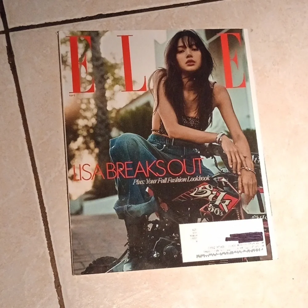 Magazine - Picture 1 of 3